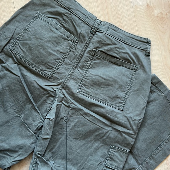Hollister Women’s Green Cargo Pants - Picture 3 of 3